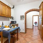 Lovely Near Airport Apartamento *