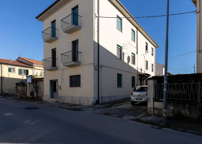Lovely Near Airport Apartman *
